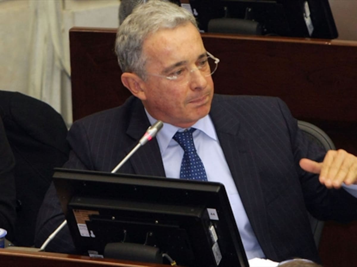Congreso le niega al senador Uribe permiso para salir del país