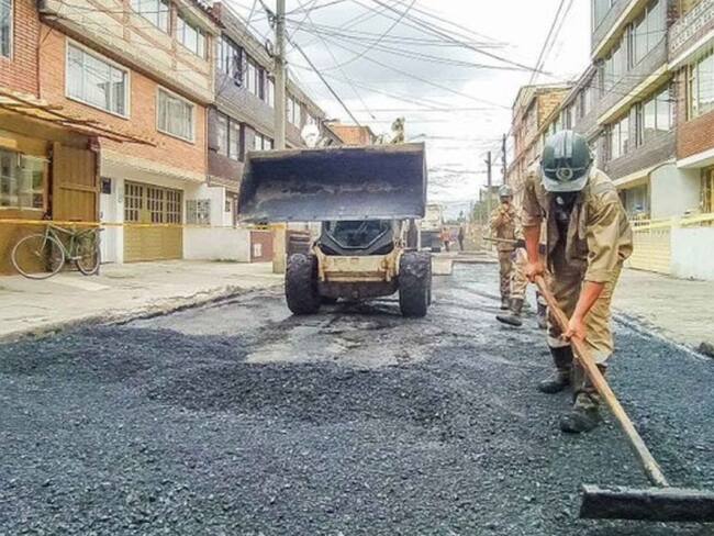 Mantenimiento de una vía en la localidad de Puente Aranda