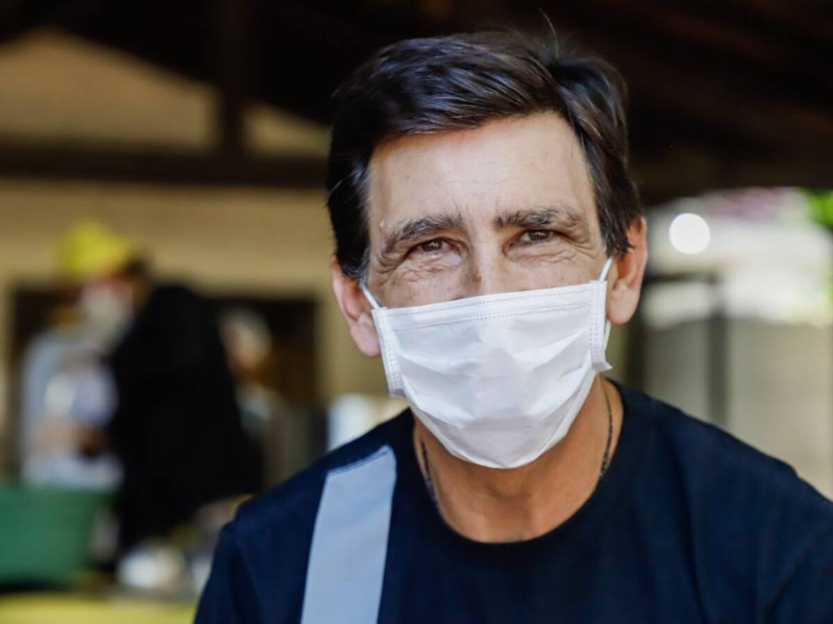 Gustavo Costas patrocina olla popular en la lucha contra el COVID-19