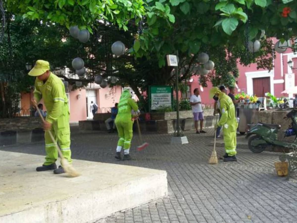 Aumentan brigadas de aseo en plazas del centro histórico de Cartagena