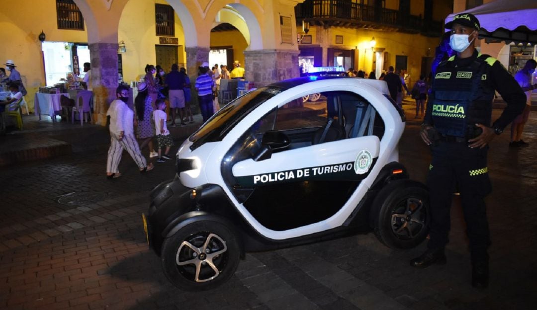 Los policías están en sitios estratégicos con planes operativos, campañas preventivas y charlas educativas