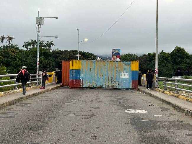 Contenedores en la frontera de Venezuela. Foto: W Radio