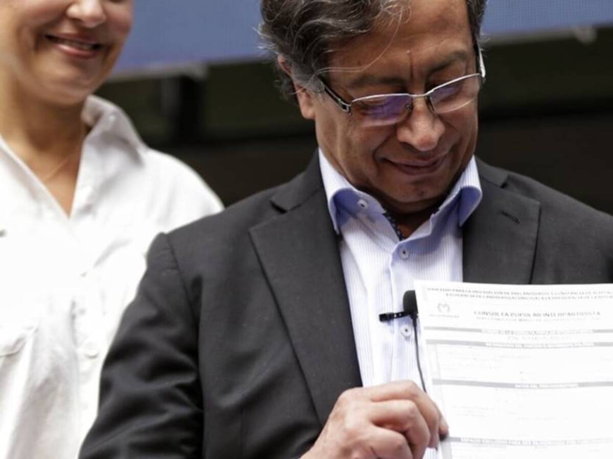 Gustavo Petro inscribió su candidatura a la presidencia ante la Registraduría