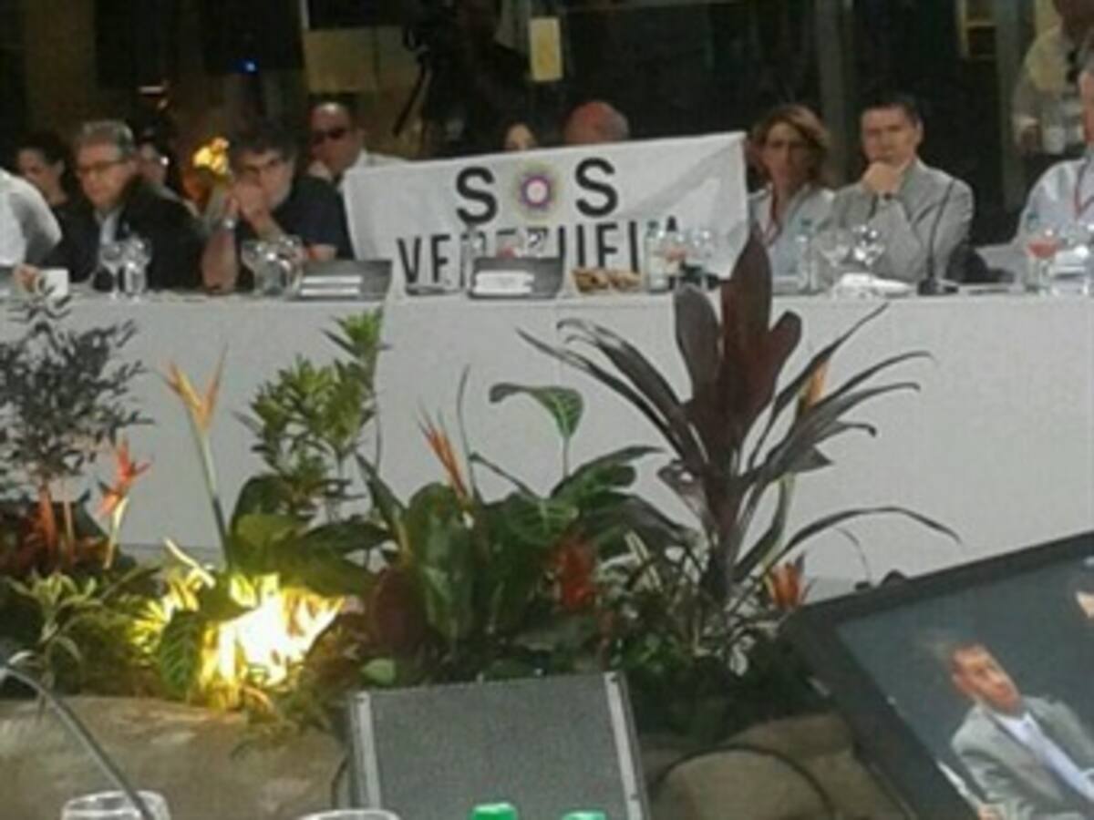 Venezolanos en Foro Urbano Mundial claman por la situación de su país