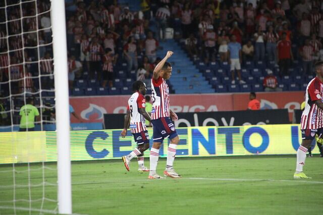 Carlos Bacca celebra el gol de la victoria, Junior 1-0 Atlético Bucaramanga