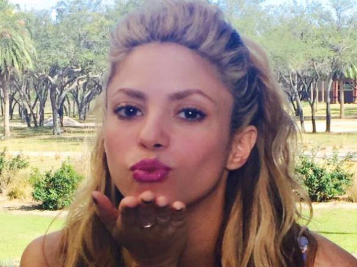 Shakira diseña pañuelo para ‘Baby pelones’, dedicado a los niños con cáncer