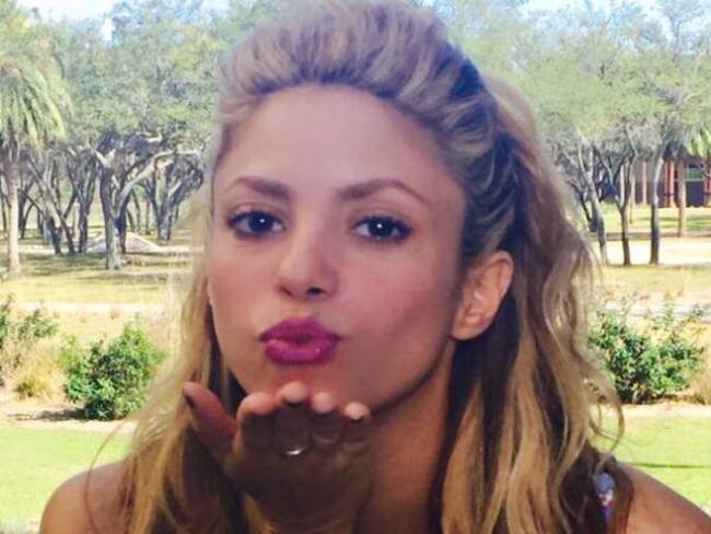 Shakira diseña pañuelo para ‘Baby pelones’, dedicado a los niños con cáncer