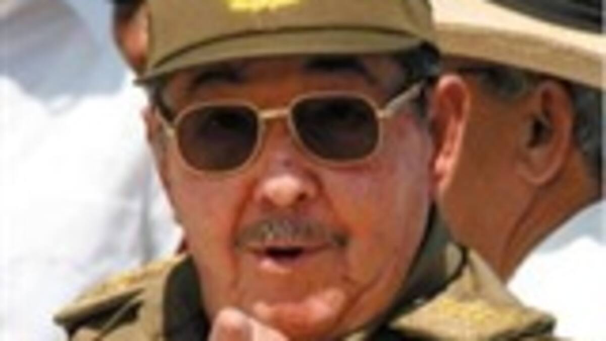 Raúl Castro pospone el congreso del Partido Comunista, el cual podría poner fin a la sucesión del poder entre los Castro