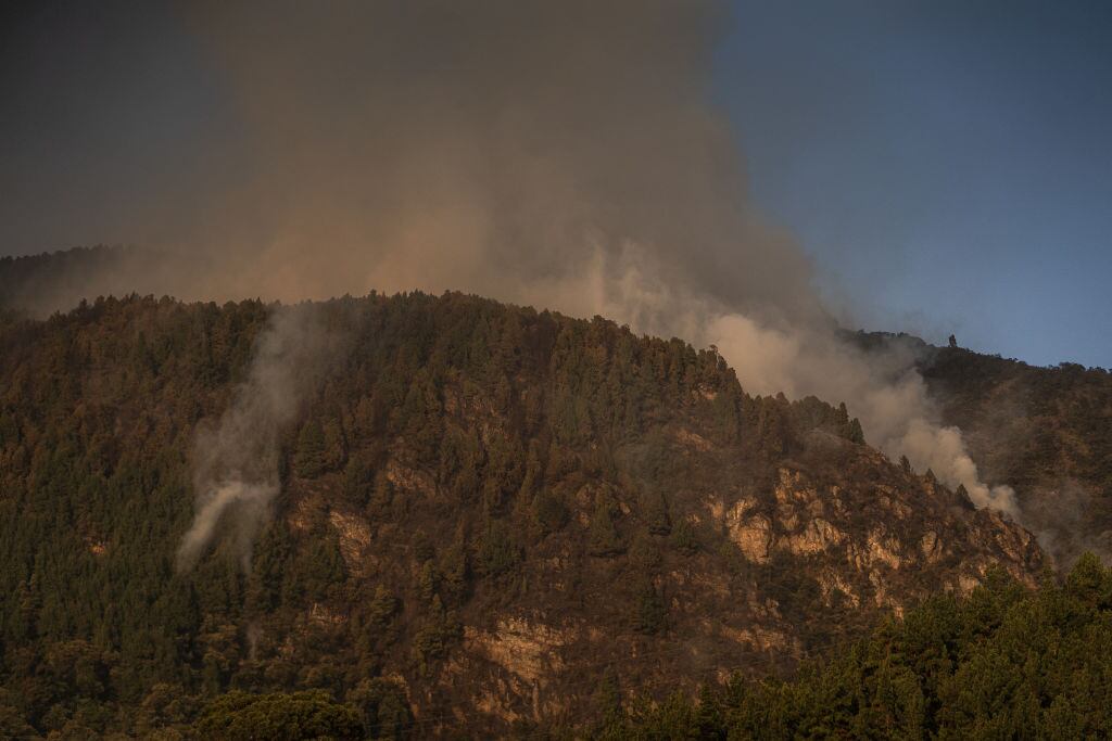 Vista general del incendio forestal del cerro El Cable en Bogotá, Colombia. / (Photo by Diego Cuevas/Getty Images)