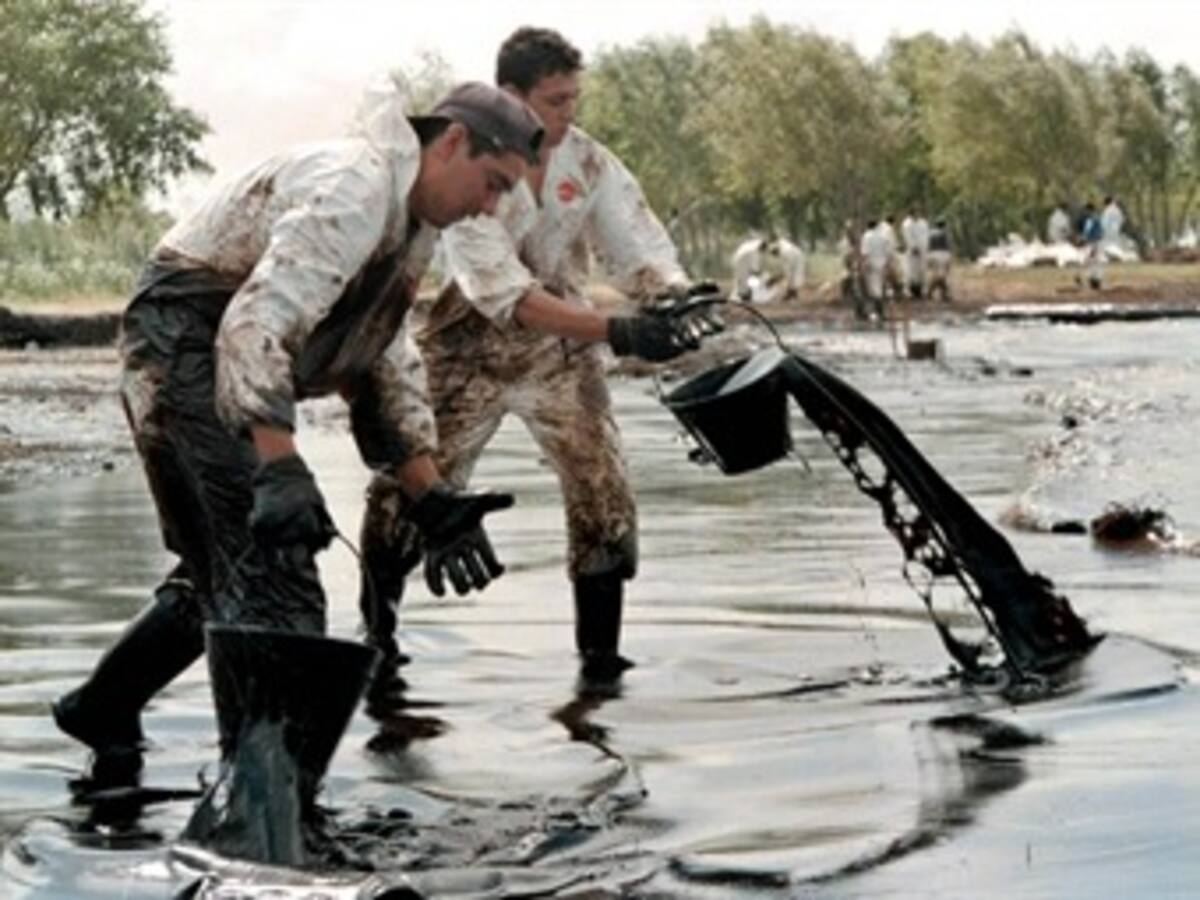 Guardia Costera permitió uso excesivo de químicos tóxicos para dispersar crudo ignorando directriz federal