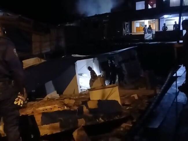 Niña de 7 años murió tras colapso de una vivienda, tres familiares heridos