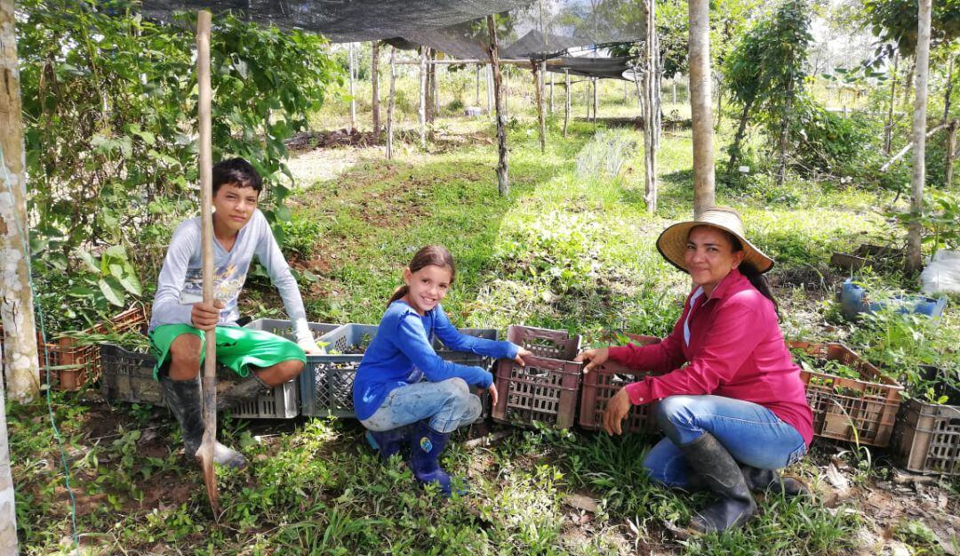 Eliana Álvarez y sus hijos en la vereda La Libertad, en Doncello, Caquetá