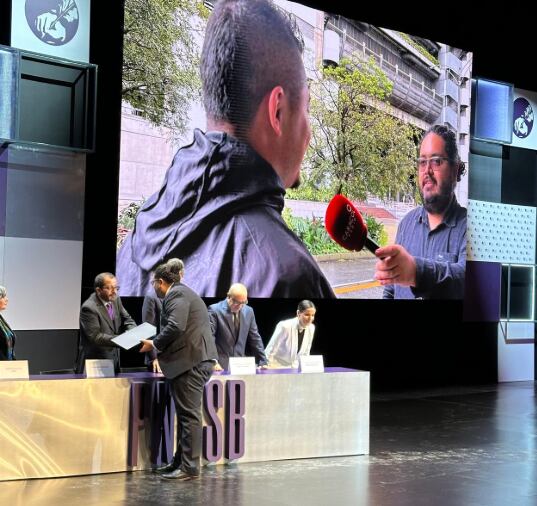 Sebastián Estrada, periodista de Caracol Radio Medellín, ganó el premio Simón Bolívar.