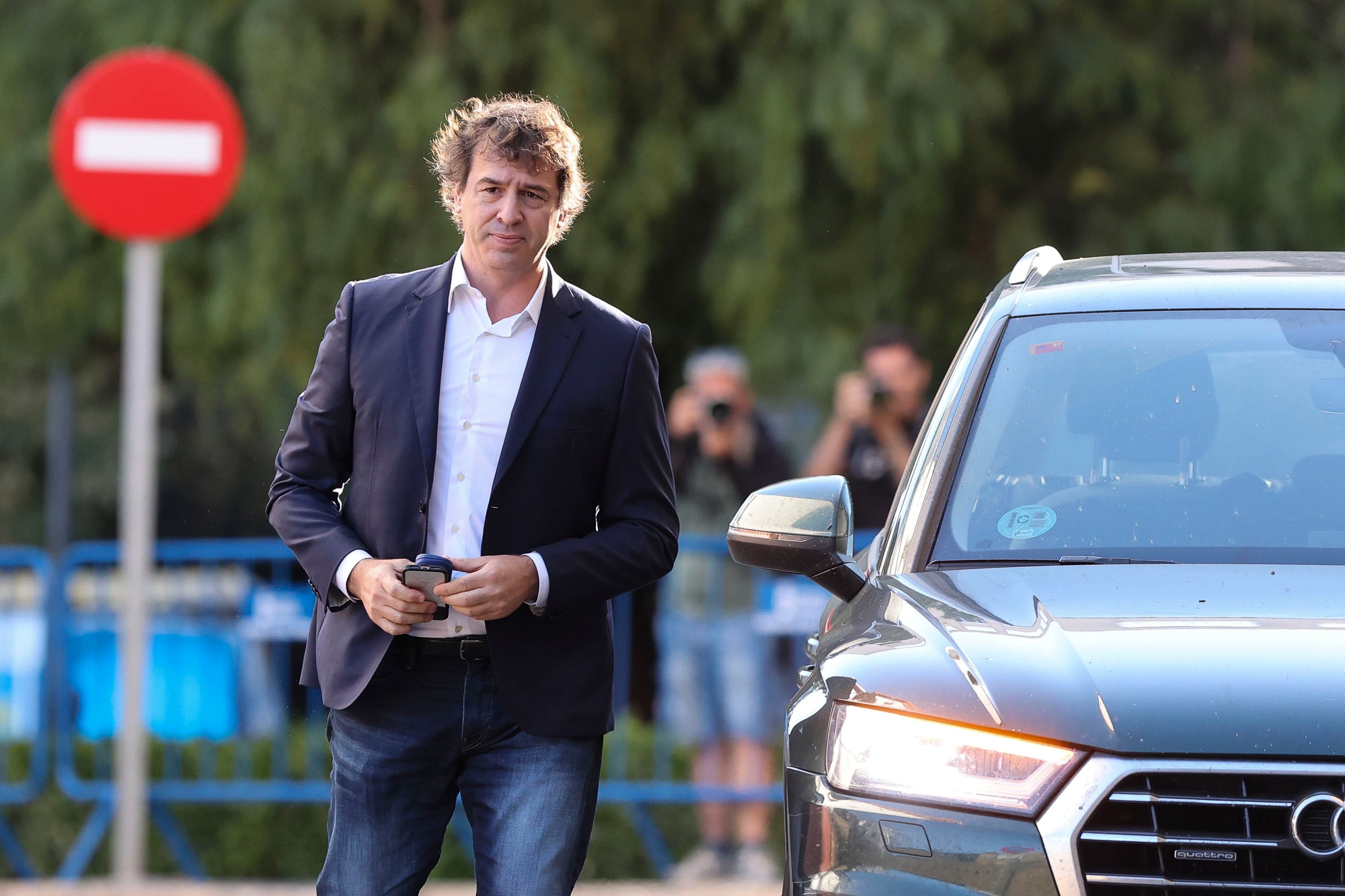 David Sánchez, hermano del presidente del Gobierno, a su llegada a la última sesión del juicio por su contratación en la Diputación de Badajoz, con la presentación de los últimos informes de las defensas. (Cortesía: EFE/ Jero Morales)