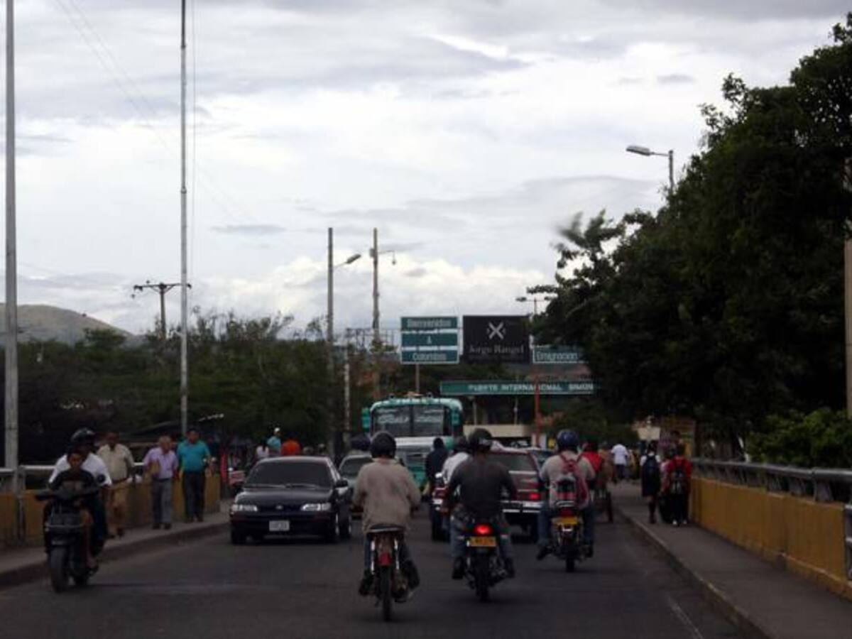 Tránsito libre peatonal para la frontera, propone gobernador de Táchira