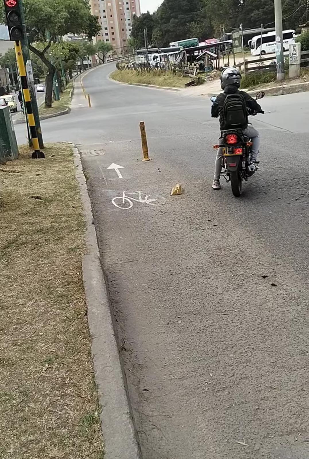 Ciclorruta de la Avenida Circunvalar de Duitama, entregada hace dos meses, con material de baja calidad