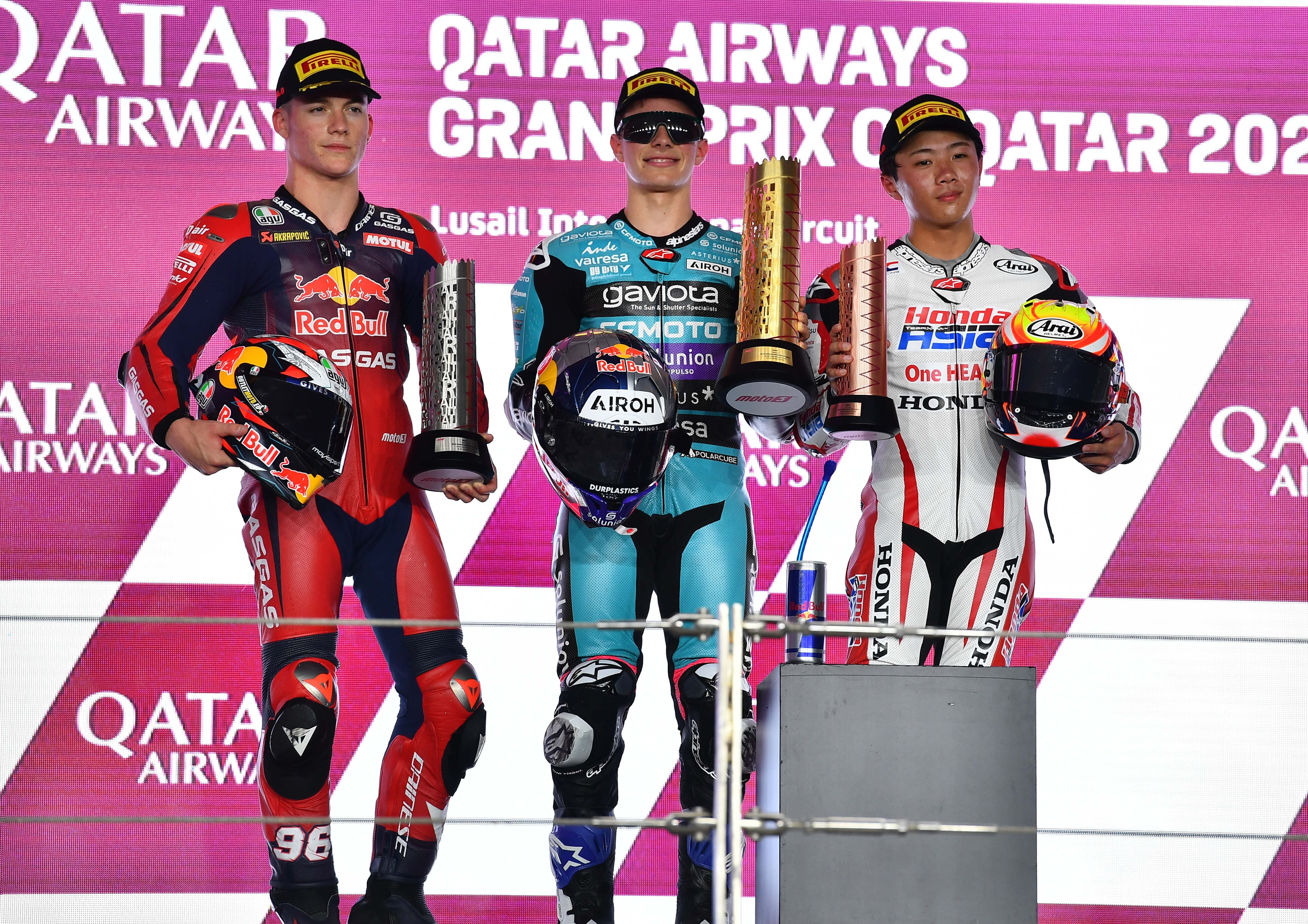 Doha (Qatar), 10/03/2024.- Colombian Moto3 rider David Alonso (C) of CFMOTO Aspar Team celebrates his victory on the podium with second placed Spanish Moto3 rider Daniel Holgado of Red Bull KTM Tech3 and third placed Japan Moto3 rider Taiyo Furusato of Honda Team Asia after the Moto3 race of the Motorcycling Grand Prix of Qatar at the Losail International Circuit in Doha, Qatar, 10 March 2024. (Motociclismo, Ciclismo, Japón, Catar) EFE/EPA/NOUSHAD THEKKAYIL
