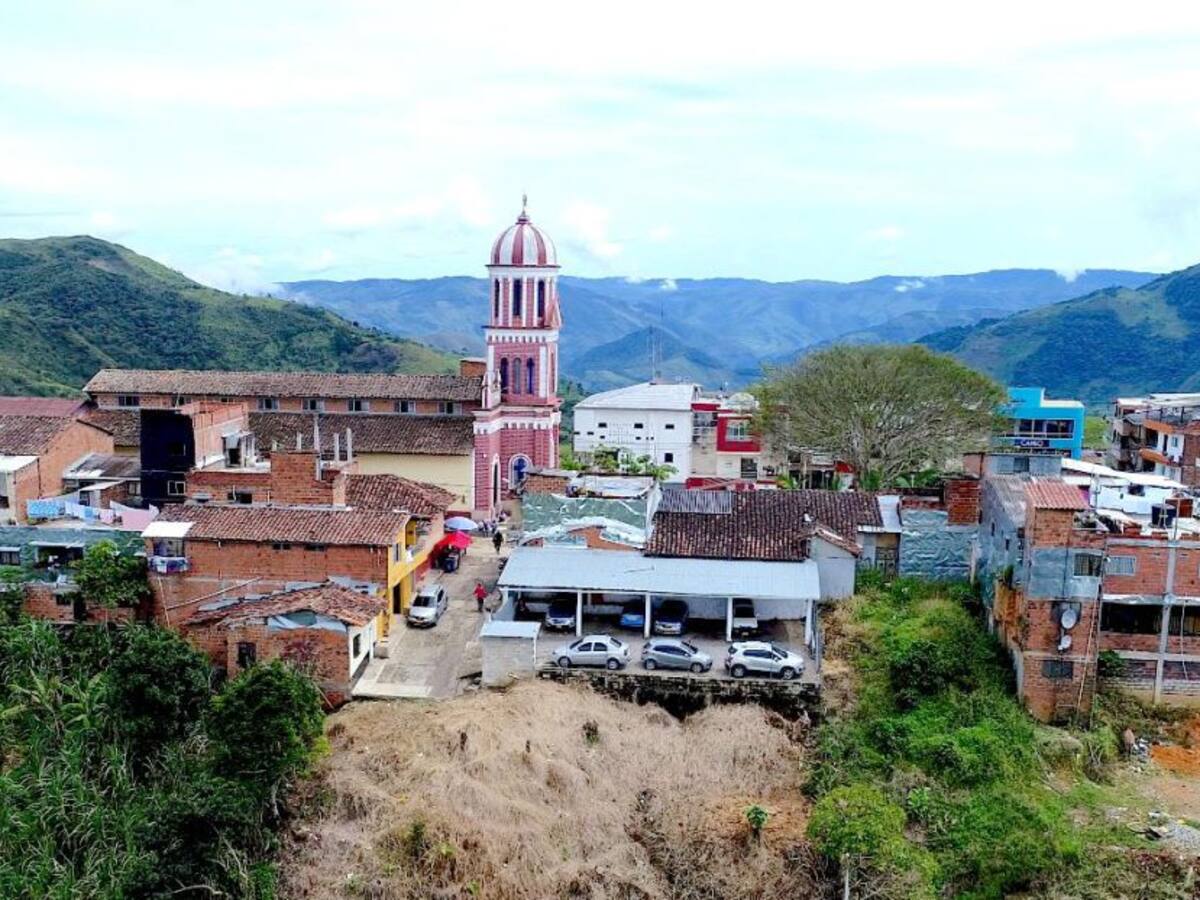 La gobernación autorizó la conversión de la mina de asbesto de Campamento