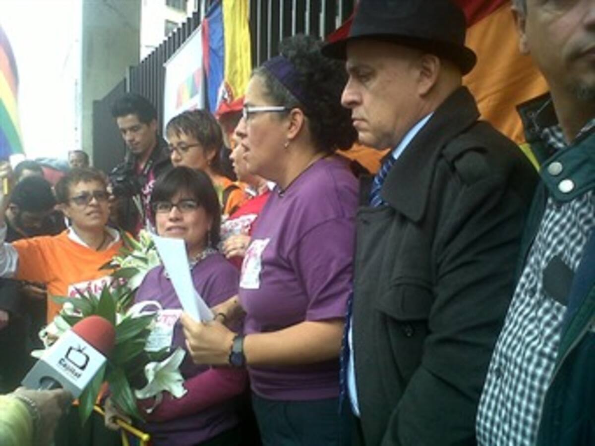 Solicitudes de matrimonios gay congestionan varias notarías