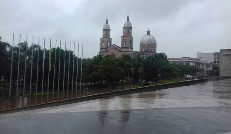 Todos los días a las 5:45, 6:48, 7:48 y 8:45 AM escuche la información local en Caracol Radio