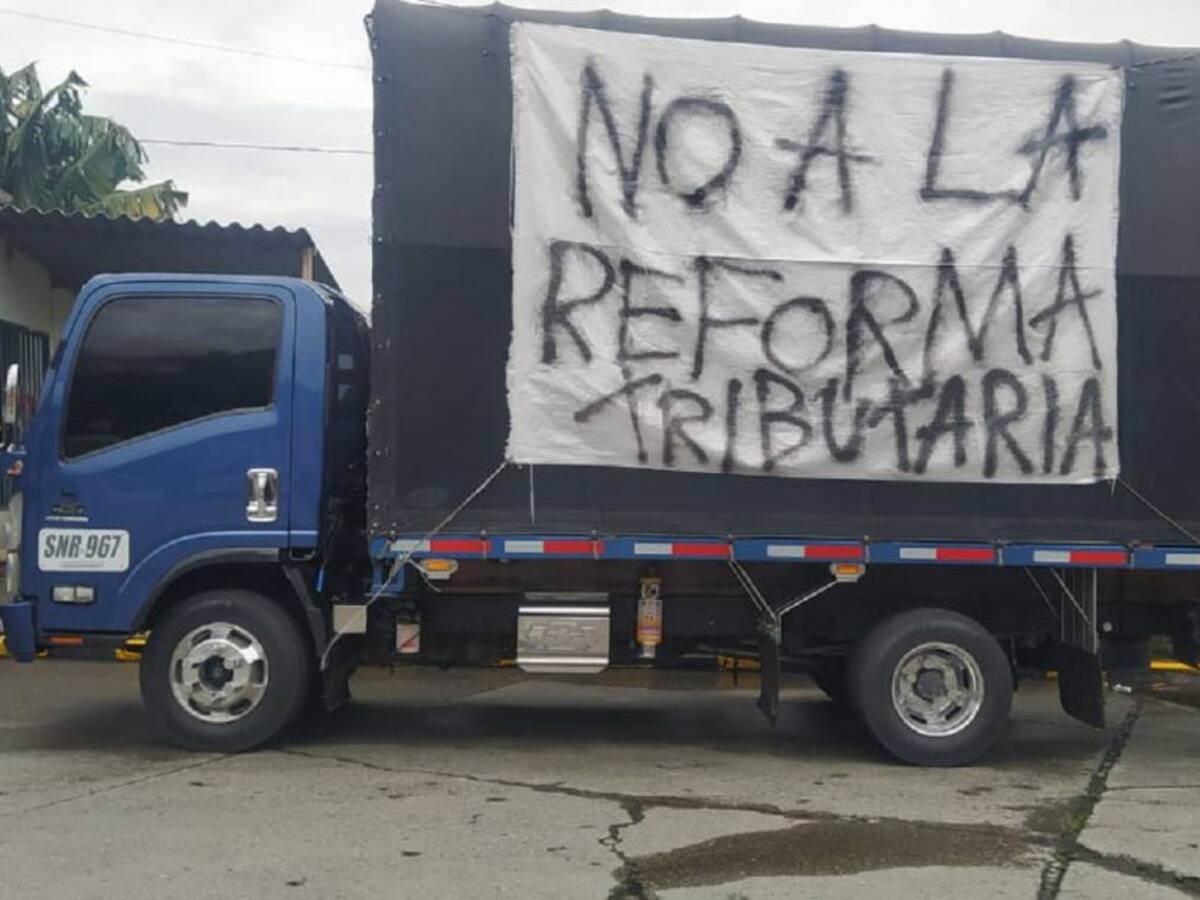 Un conductor herido por disturbios en Calarcá en el inicio de vía La Línea