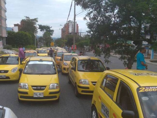 Taxistas de Ibagué adelantaron &quot;Plan Tortuga&quot;