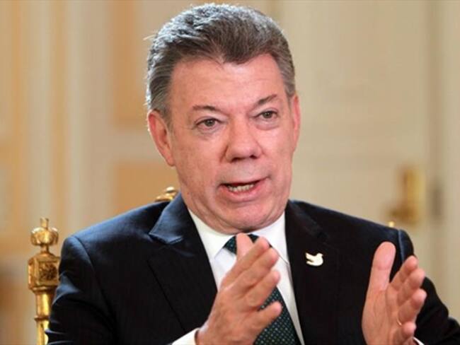 Santos pide a Farc escuchar llamado internacional para acelerar el proceso