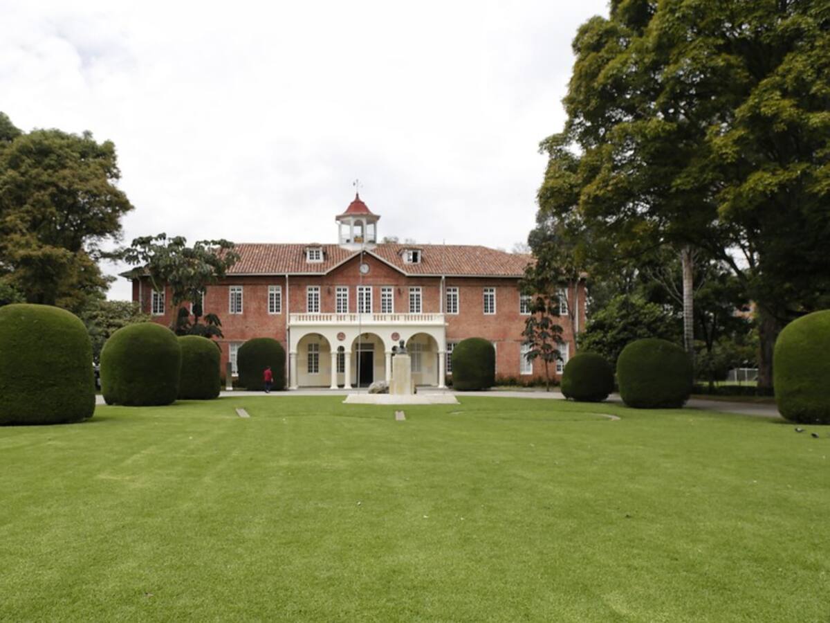 “Me entregaron a mi hijo con la cara sangrando”: mamá de niño accidentado en el Gimnasio Moderno