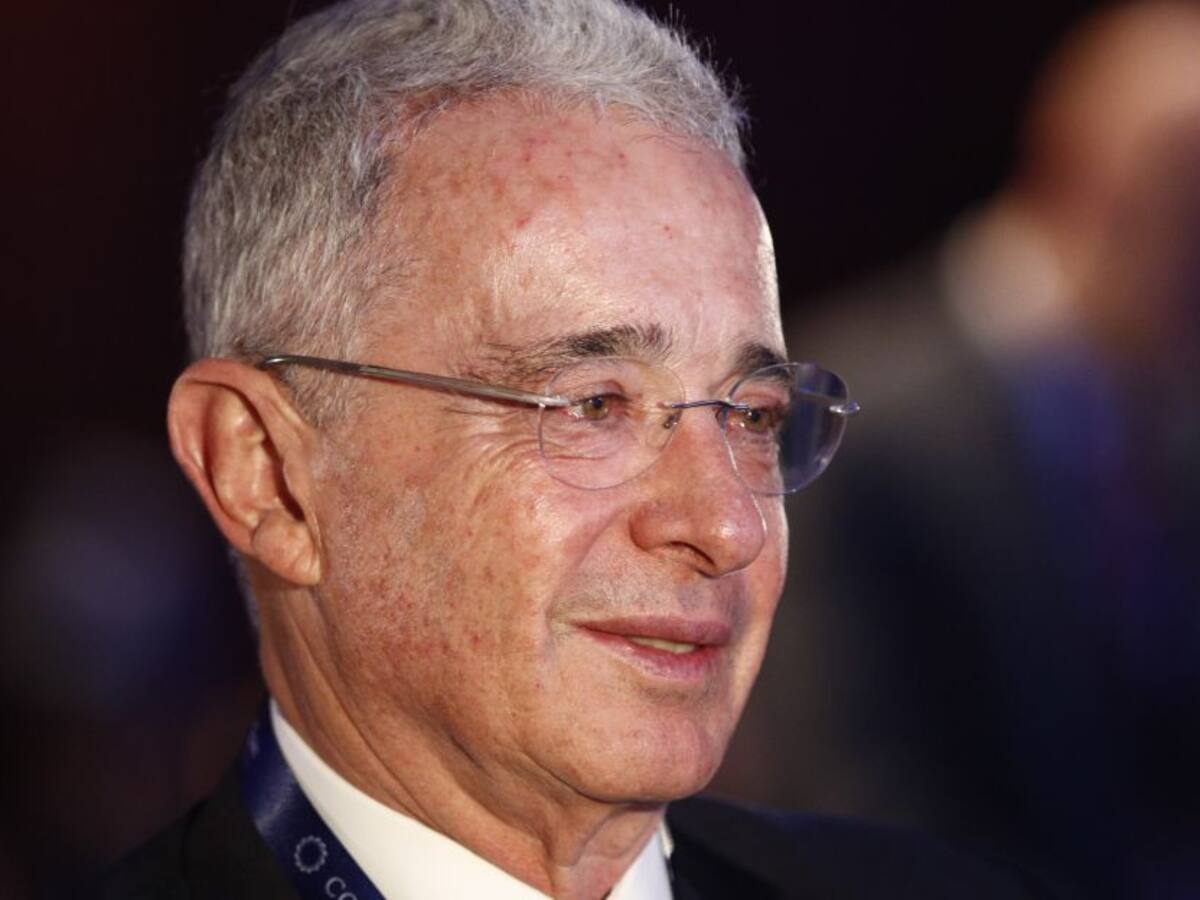 ¿Qué querían, qué se fuera en una chiva? Uribe de la Luciérnaga