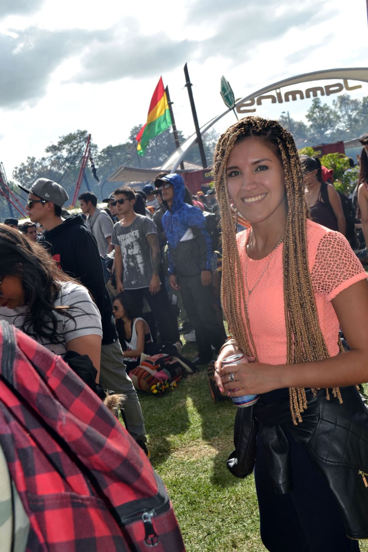 Contrastes, de nuevo las trenzas, y un color que aun sigue latente en la moda: el neón.