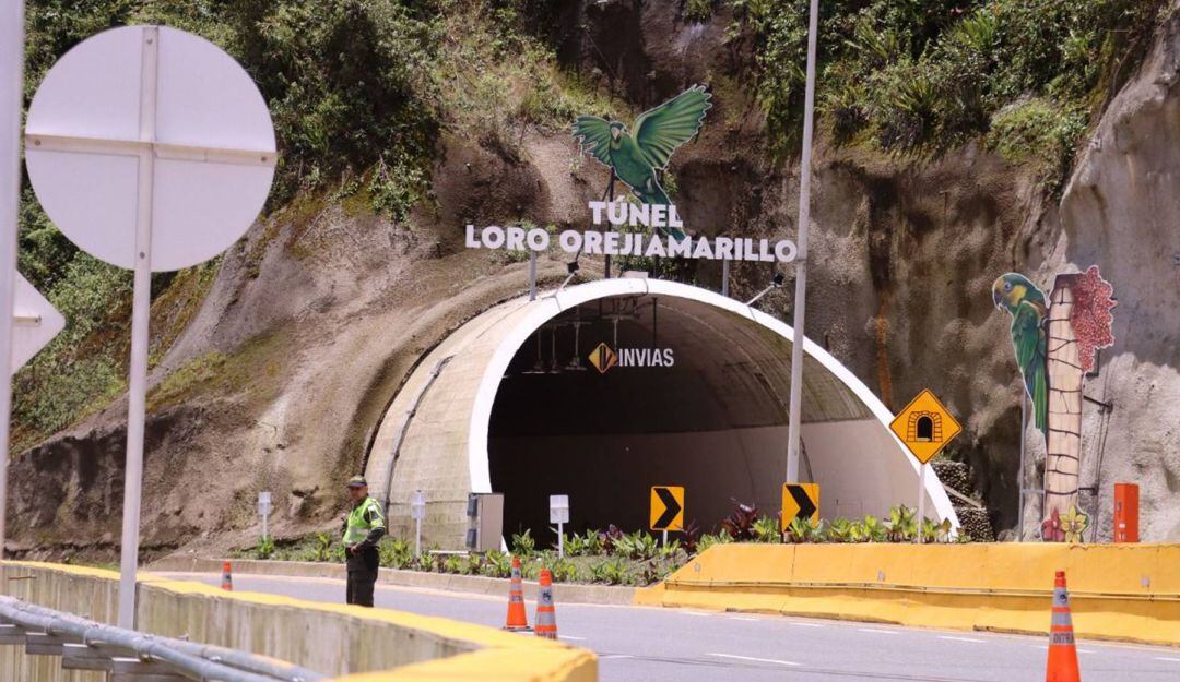 Vía entre el Tolima y Quindio 