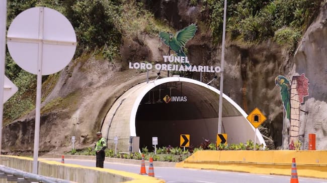 Vía entre el Tolima y Quindio