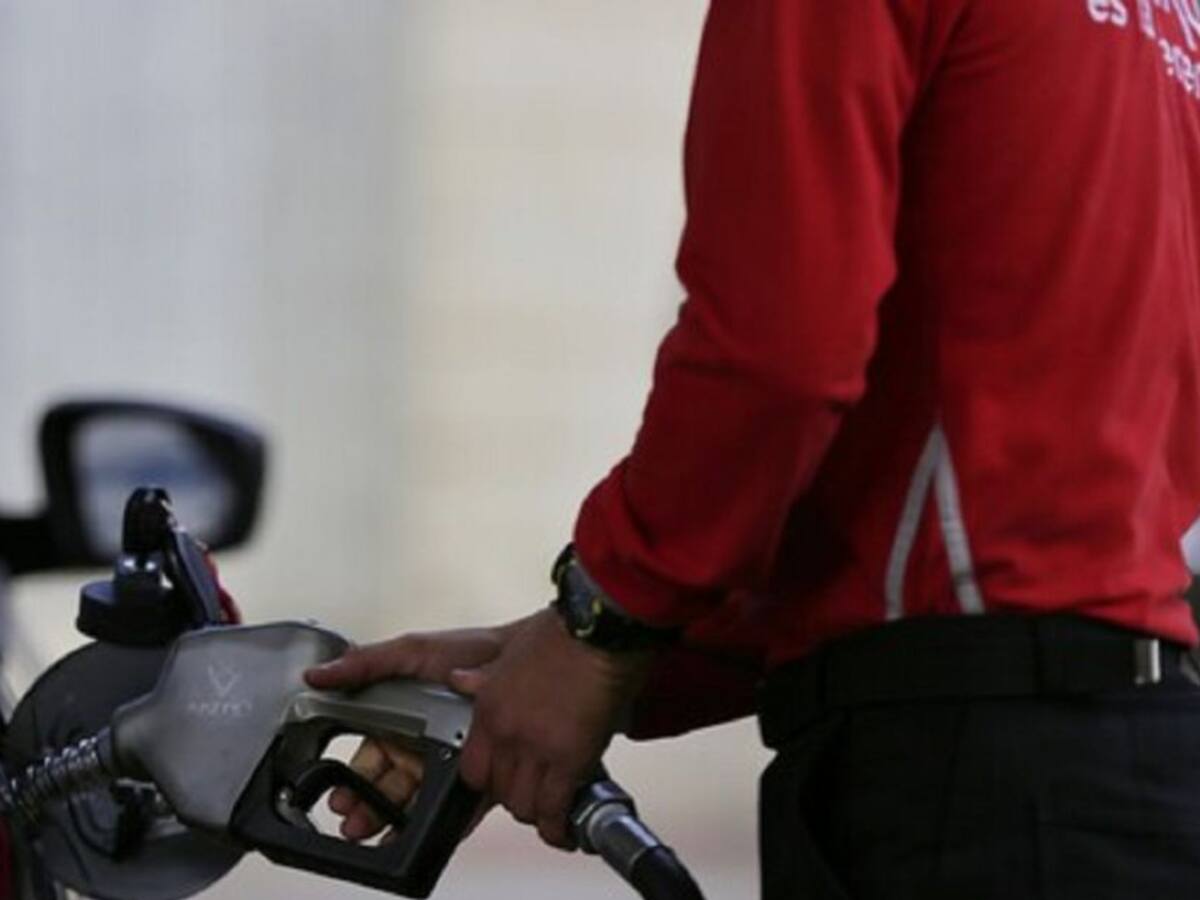 Evalúan subsidio o compensación a taxistas por alza de la gasolina