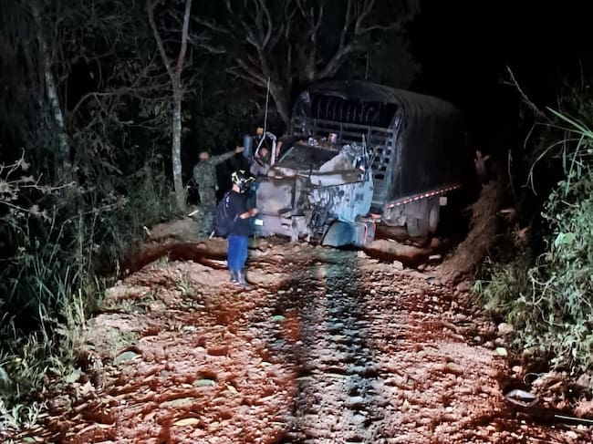 Camión afectado en en Salgar con explosivos- foto cortesía