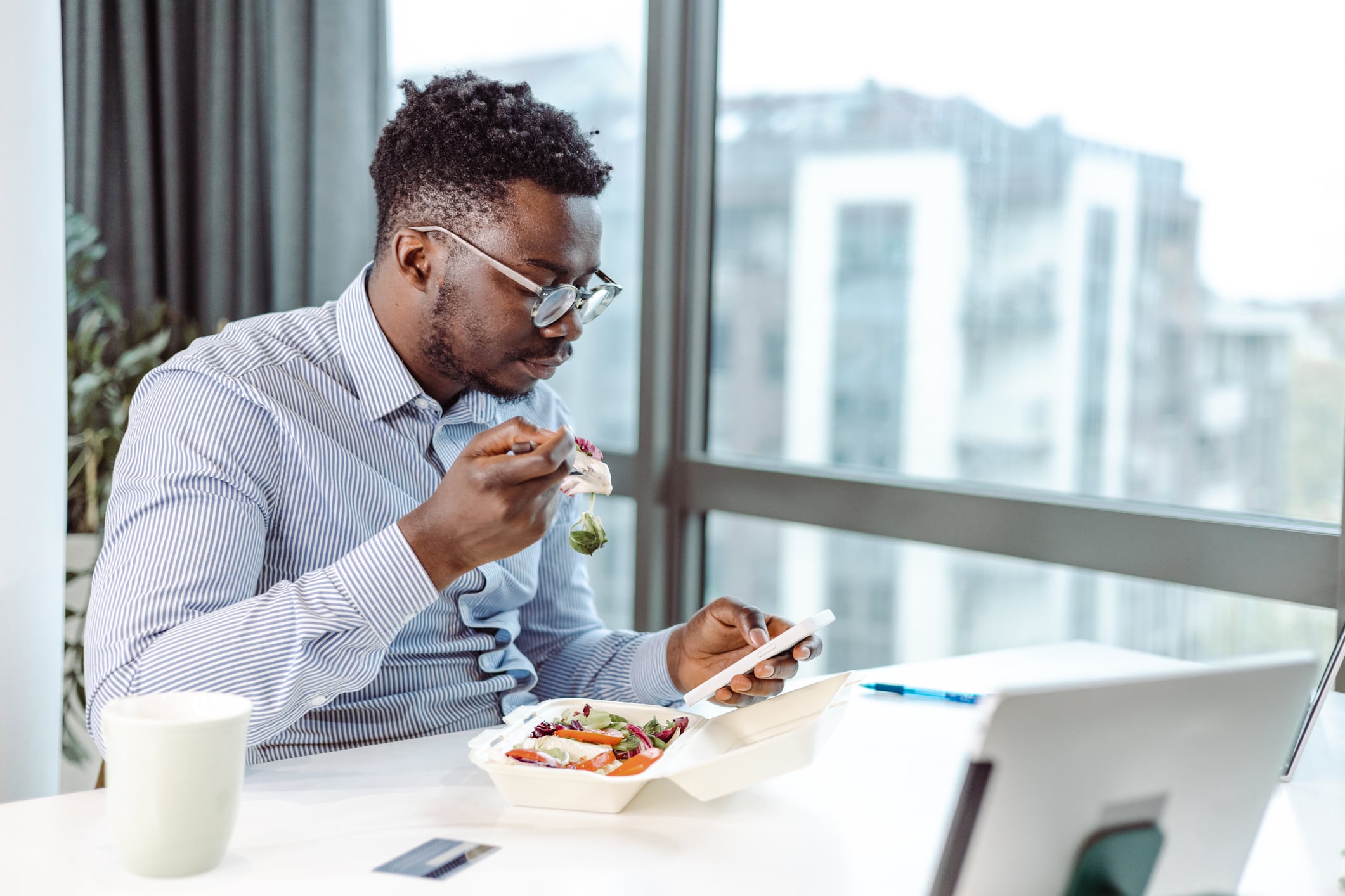 Almuerzo en jornada laboral, imagen de referencia. Foto: Getty Images