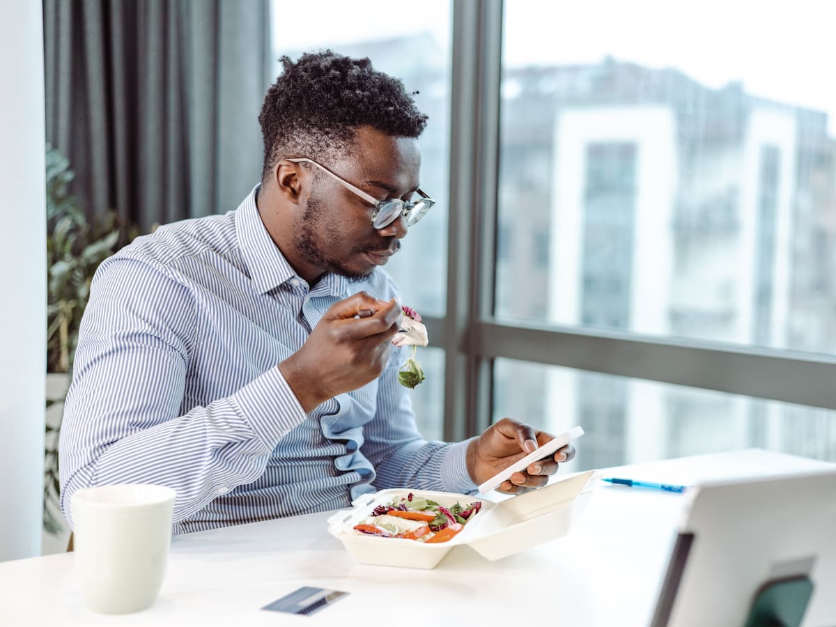 ¿La hora de almuerzo cuenta como tiempo trabajado? Así funcionará tras reducción de jornada laboral
