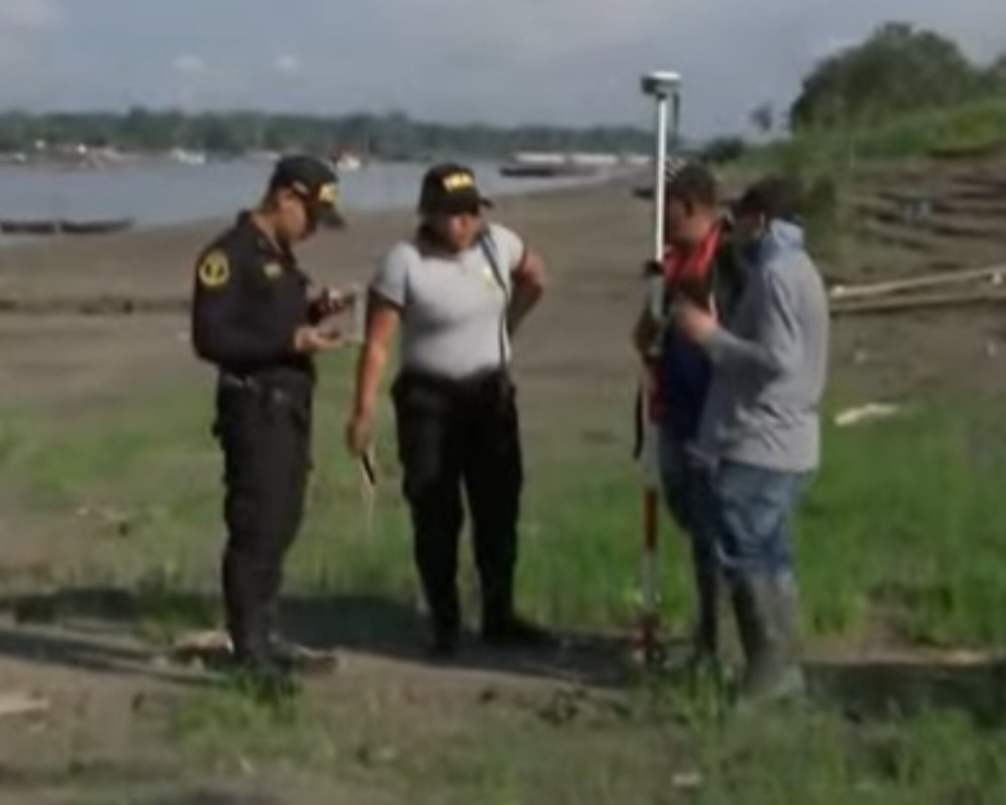 La Policía Nacional de Perú informó que “intervino” dos ciudadanos colombianos que estaba realizando mediciones sin autorización en la isla de Santa Rosa.
(Foto:    Cortesía)