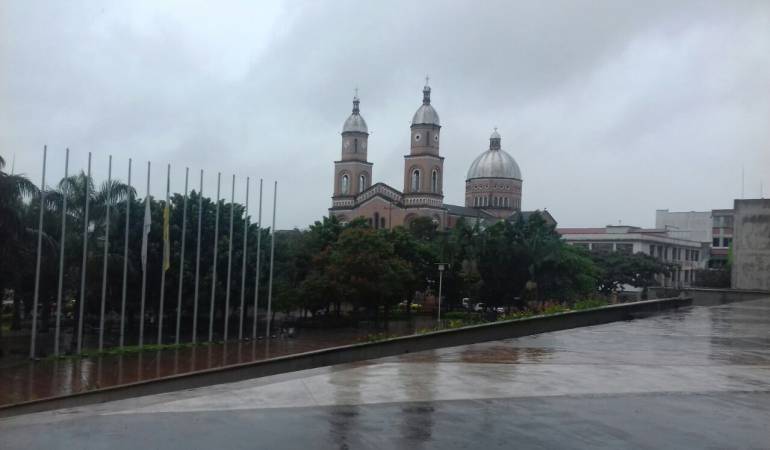 Facebook Caracol radio Armenia 1150am Tw @caracolRArmenia línea WhatsApp 3155681277