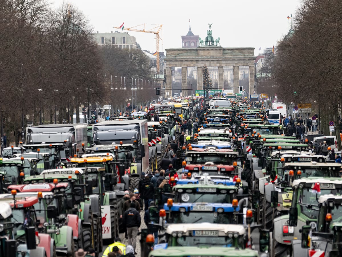 Alemania: agricultores bloquean vías por retiro de subsidios a combustibles
