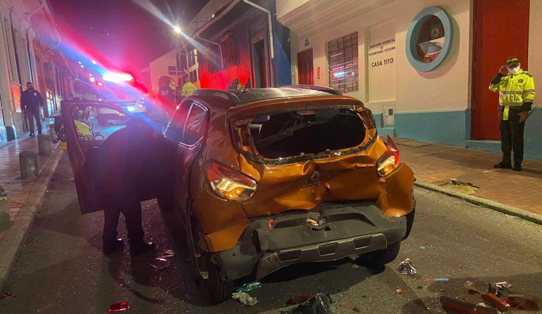 Así quedó el vehículo que embistió a un policía en el centro de Bogotá