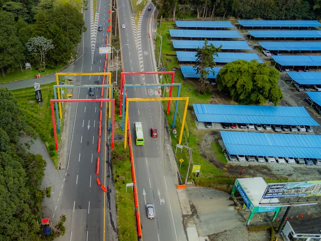 La obra “Pórticos” del maestro Hugo Zapata, será restaurada por la Concesión Túnel Aburrá Oriente y AkzoNobel Foto: Concesión Túnel Aburrá Oriente