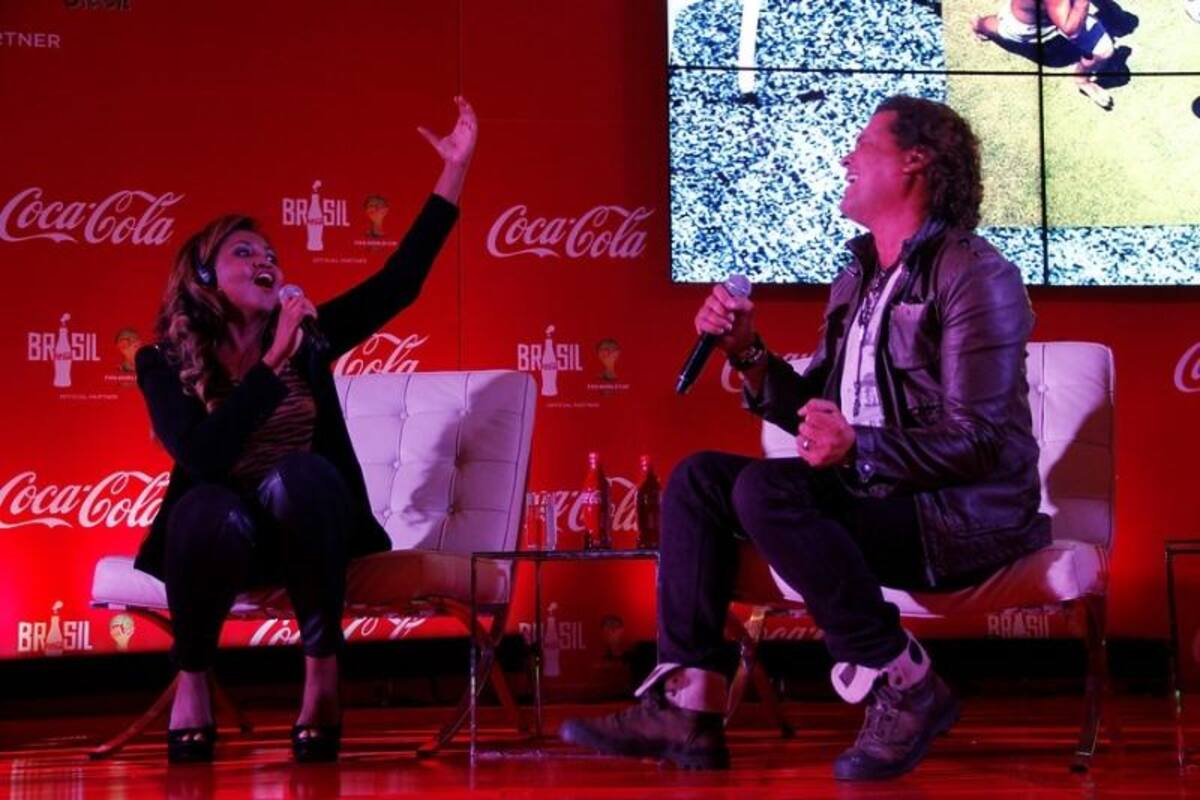 Este evento fue realizado por Coca Cola y presentado por Cesar Augusto Londoño con el fin de lanzar el himno “La copa de todos”, interpretado por los artistas Carlos vives, Colombia; Gabriela Amaral dos Santos, de Brasil; y el reconocido cantante de Estados Unidos, David Correy, ganador del Factor X. Se trata de la apuesta musical para conmemorar la elaboración del mundial 2014 en Brasil.  Foto: Colprensa