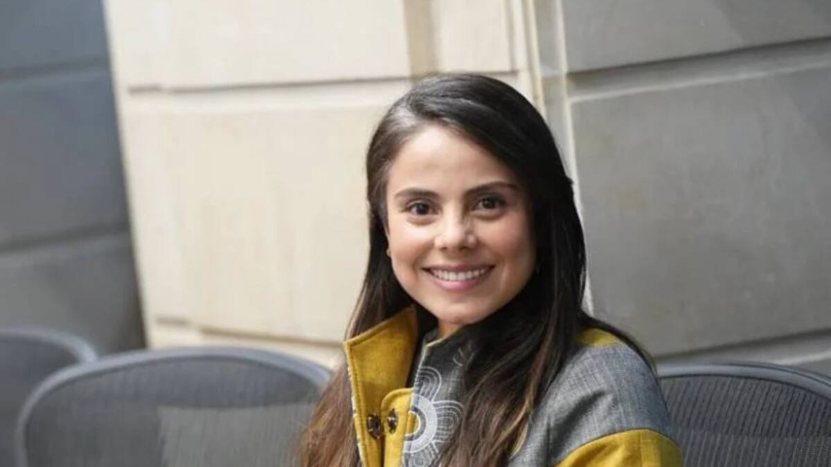 Interponen acción de nulidad para retirar la placa del expresidente Uribe en el Congreso