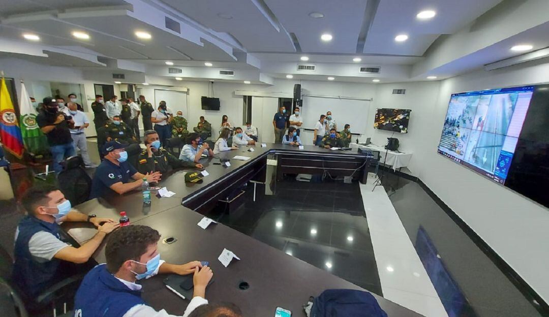 Autoridades en el PMU instalado