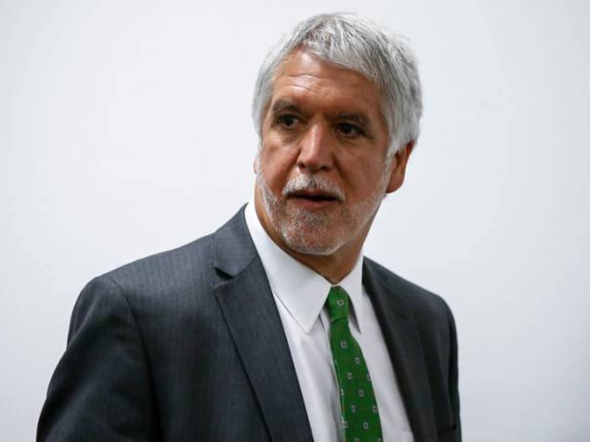 Investigarán al alcalde Peñalosa sino resuelve problema de carros parqueados en las Uri