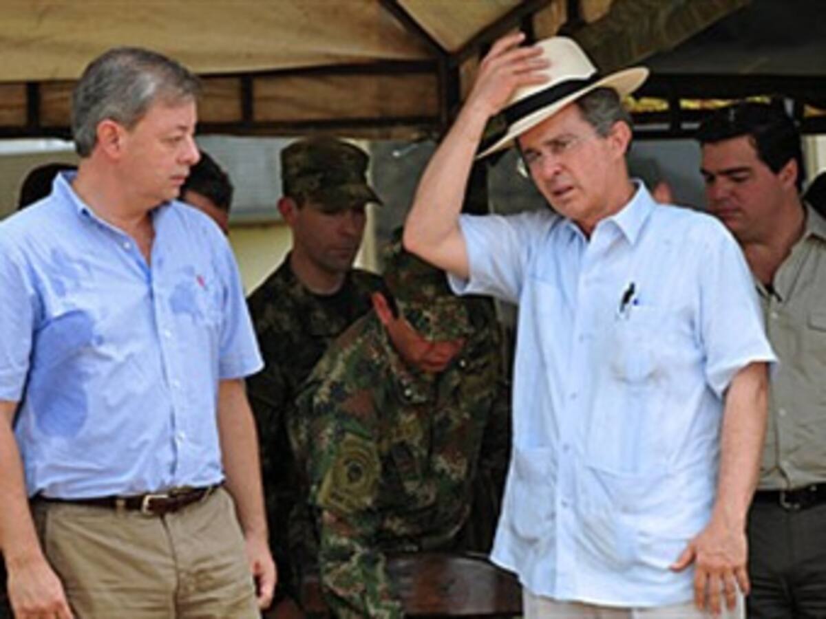 Expresidente Uribe demandará a Gabriel Silva por injuria y calumnia