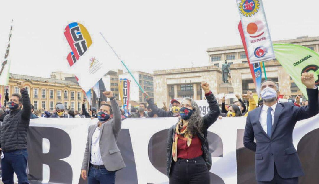 Oposición apuesta por una renta básica permanente para esta legislatura