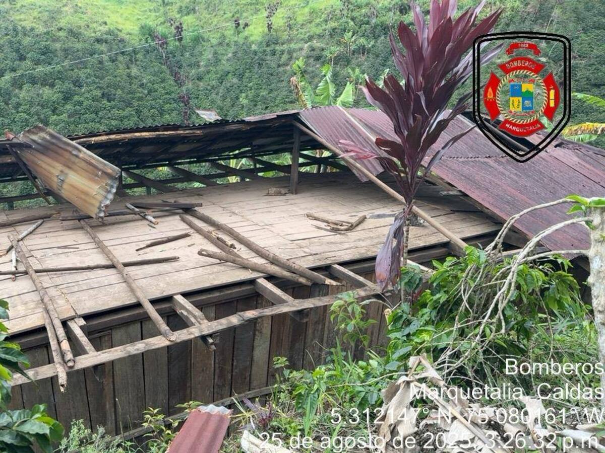 Vientos fuertes dejan 13 viviendas destechadas y 20 familias damnificadas en Marquetalia, Caldas