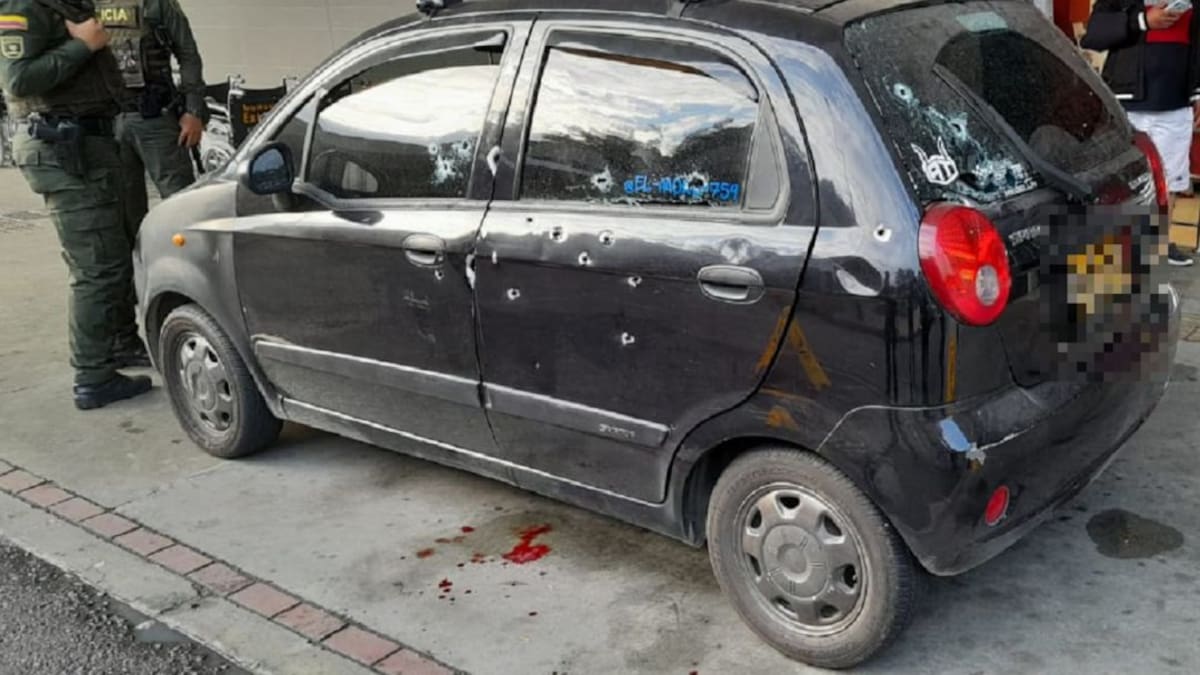 Atacan a tiros carro en el que viajaba un bebe, su padres quedaron heridos