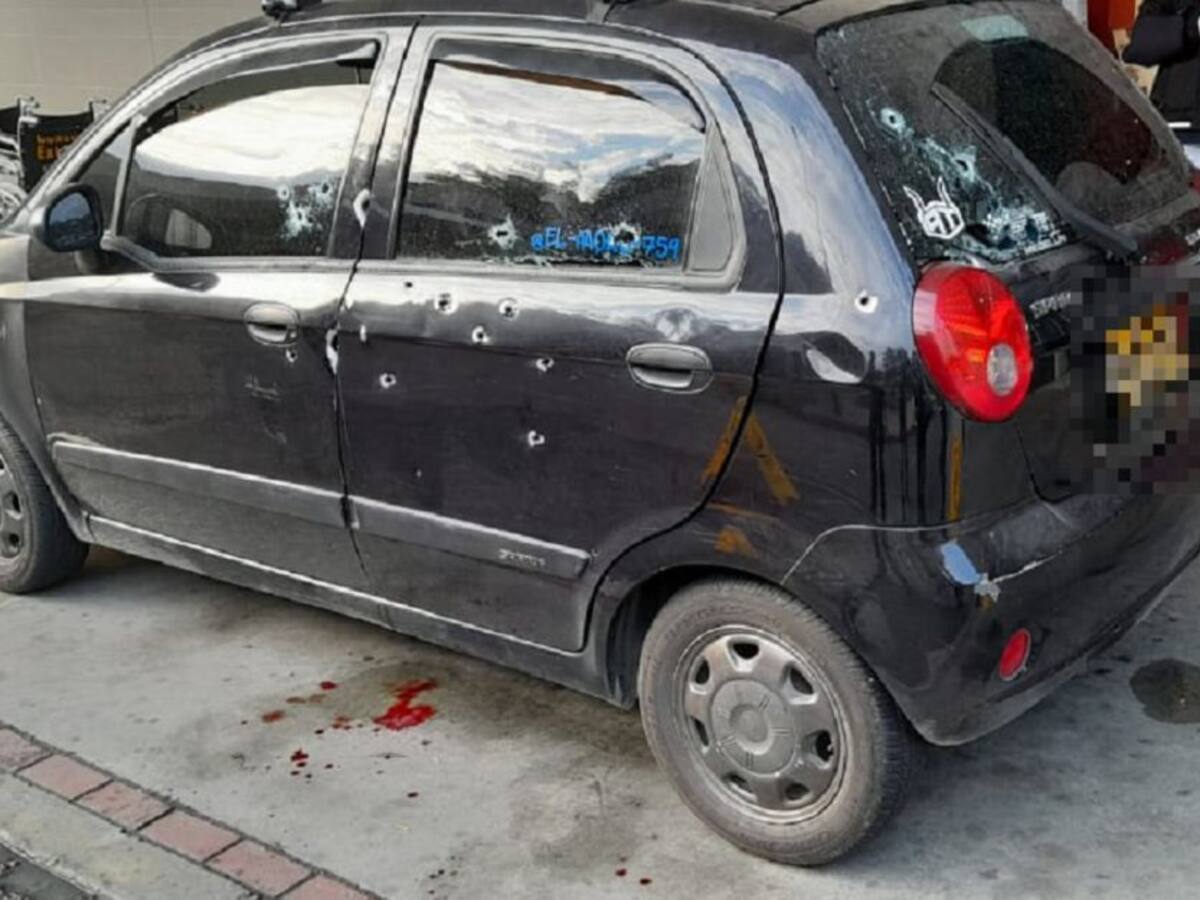 Atacan a tiros carro en el que viajaba un bebe, su padres quedaron heridos